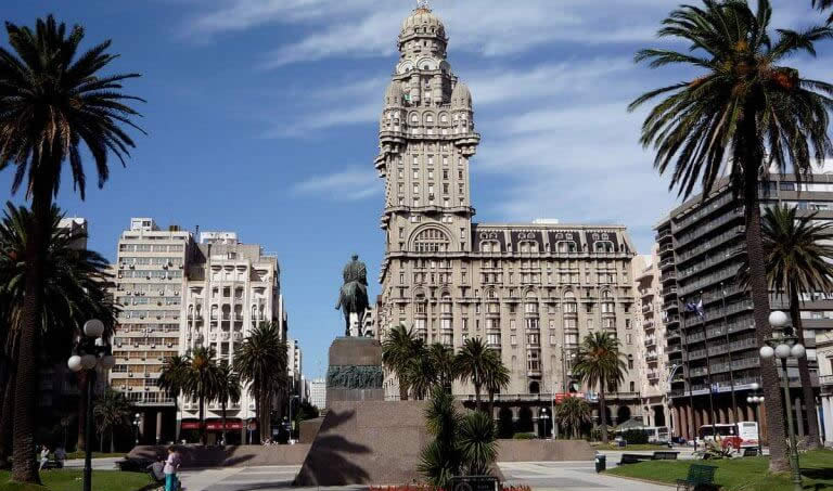 Dicas o que fazer em Montevideo Uruguai - Praça Independencia e Palacio Salvo